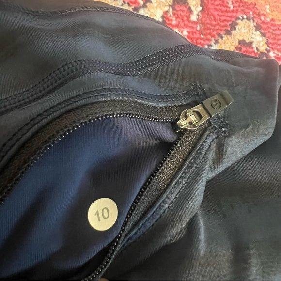 Lululemon Blue Zipper Pocket Low Rise Striped Activewear Capri Leggings Size 10 - Picture 6 of 6